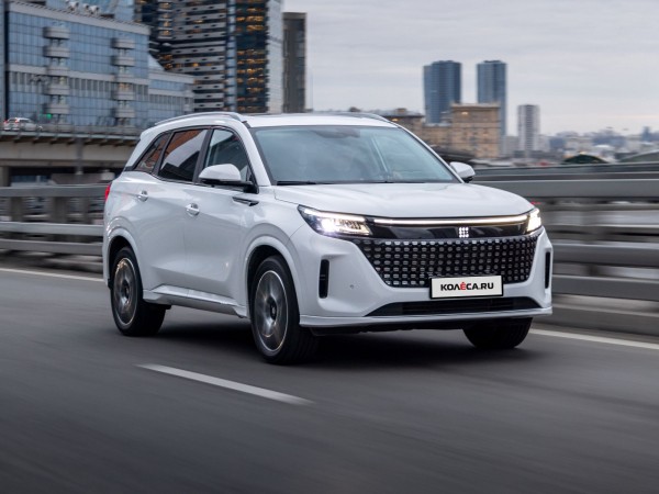 Электричка с бензобаком: тест-драйв последовательного гибрида Evolute i-Space