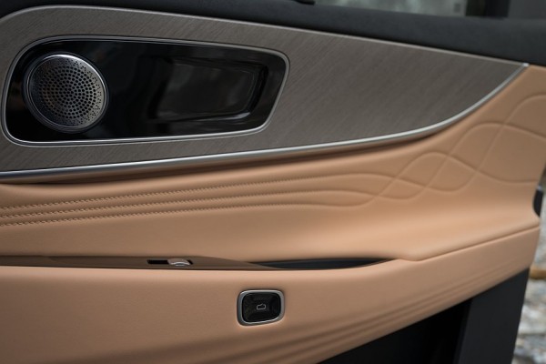 Классическая внешность, интеллектуальная подвеска и кресла с массажем: тест-драйв Jaecoo J8