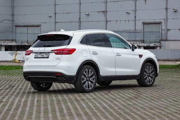 Пассажирский простор и премиальные нестыковки: тест-драйв Hongqi HS5 Пассажирский простор и премиальные нестыковки: тест-драйв Hongqi HS5