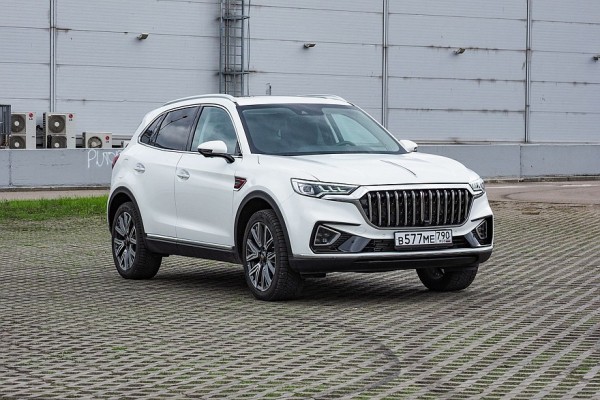 Пассажирский простор и премиальные нестыковки: тест-драйв Hongqi HS5 Пассажирский простор и премиальные нестыковки: тест-драйв Hongqi HS5