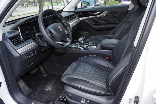 Пассажирский простор и премиальные нестыковки: тест-драйв Hongqi HS5 Пассажирский простор и премиальные нестыковки: тест-драйв Hongqi HS5