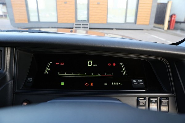 Рама, JZ и богатейшая комплектация: опыт владения Toyota Crown VIII 1992 года