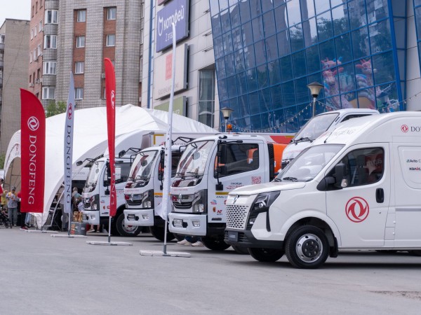 Автопробег среднетоннажных грузовиков DONGFENG «Следуй за солнцем» достиг шестой остановки! Автопробег среднетоннажных грузовиков DONGFENG «Следуй за солнцем» достиг шестой остановки!