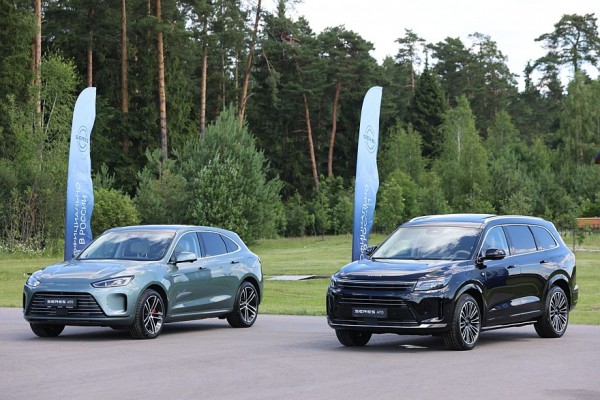 Танцы на воде: Академия интеллектуального вождения Seres на автополигоне ФСО Танцы на воде: Академия интеллектуального вождения Seres на автополигоне ФСО