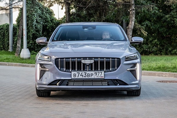 Азартнее Toyota Camry, мягче Kia K5: тест-драйв Geely Preface