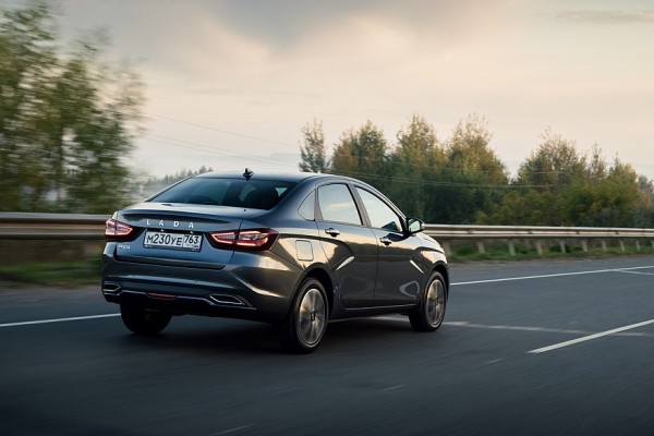 Обретение утраченного: тест-драйв Lada Vesta с ESC и расширенным списком опций