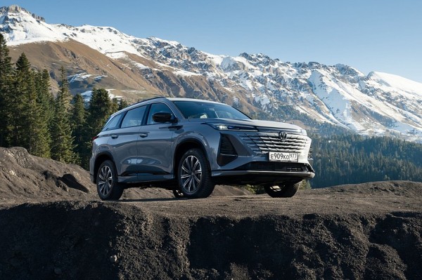 Два литра, 8 ступеней и противоречивая подвеска: тест-драйв нового Changan CS75 Plus Два литра, 8 ступеней и противоречивая подвеска: тест-драйв нового Changan CS75 Plus