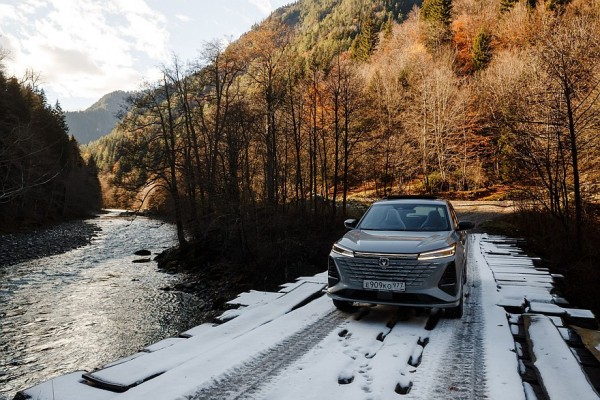 Два литра, 8 ступеней и противоречивая подвеска: тест-драйв нового Changan CS75 Plus Два литра, 8 ступеней и противоречивая подвеска: тест-драйв нового Changan CS75 Plus
