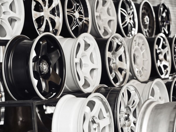 Легкосплавные диски: полезный аксессуар или уловка маркетологов? Легкосплавные диски: полезный аксессуар или уловка маркетологов?