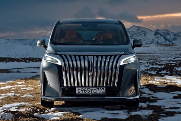 Звездное небо, прозрачное шасси и два варианта колесной базы: тест-драйв Wey 80