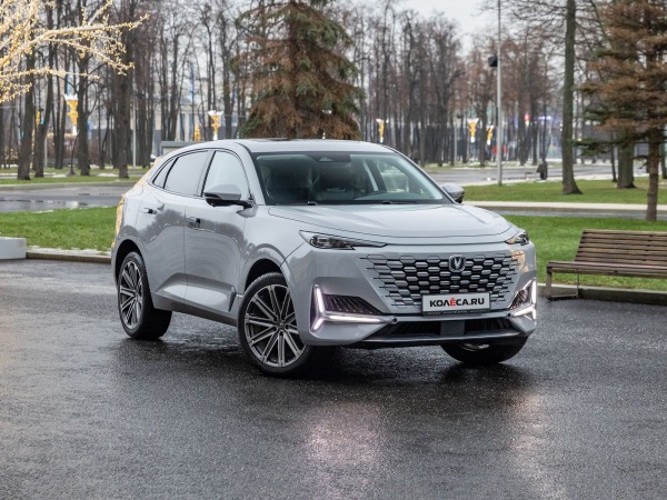 Кокпит из четырех дисплеев и неожиданный простор: тест-драйв Changan Uni-K